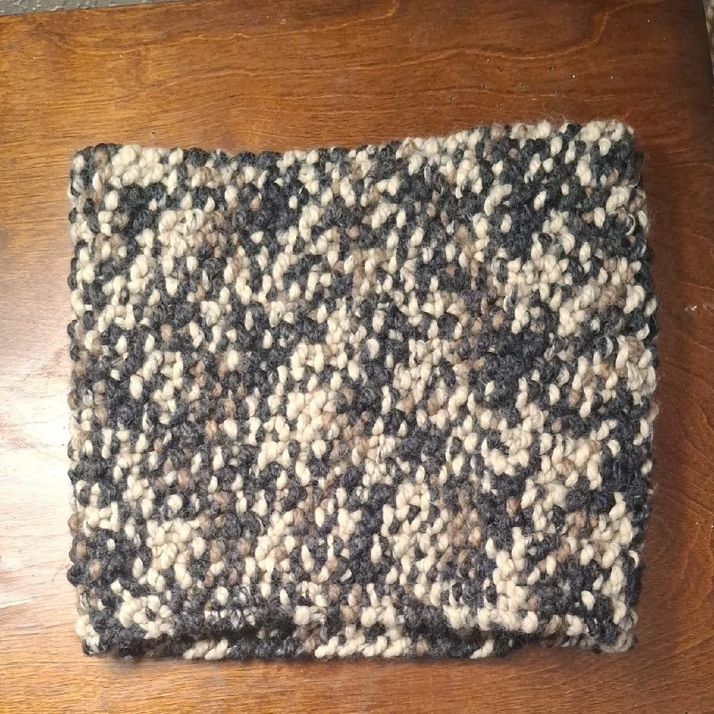 Cozy Knit Infinity Scarf - Black and Tan